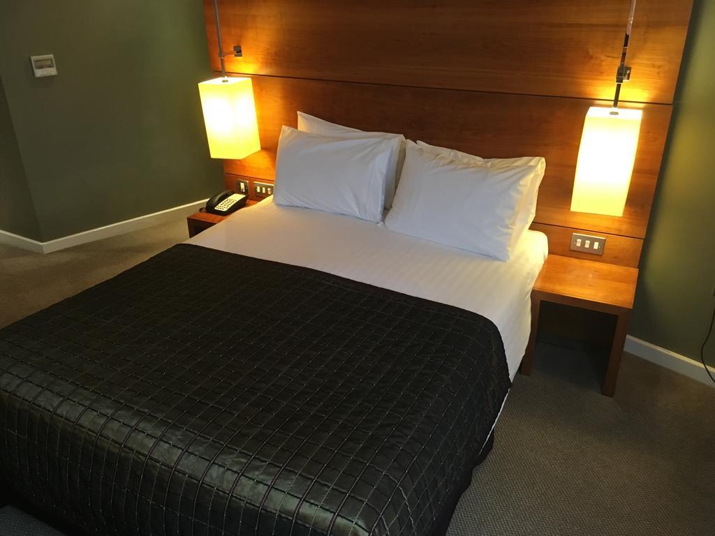 Ramada Plaza Wrexham Hotel Exterior foto