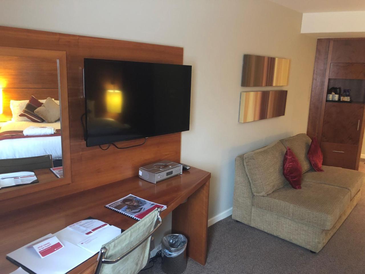 Ramada Plaza Wrexham Hotel Exterior foto
